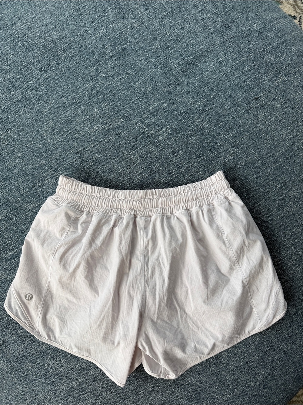 Lululemon Hotty Hot 4” White Lined Shorts – Size 6 - Picture 4 of 7
